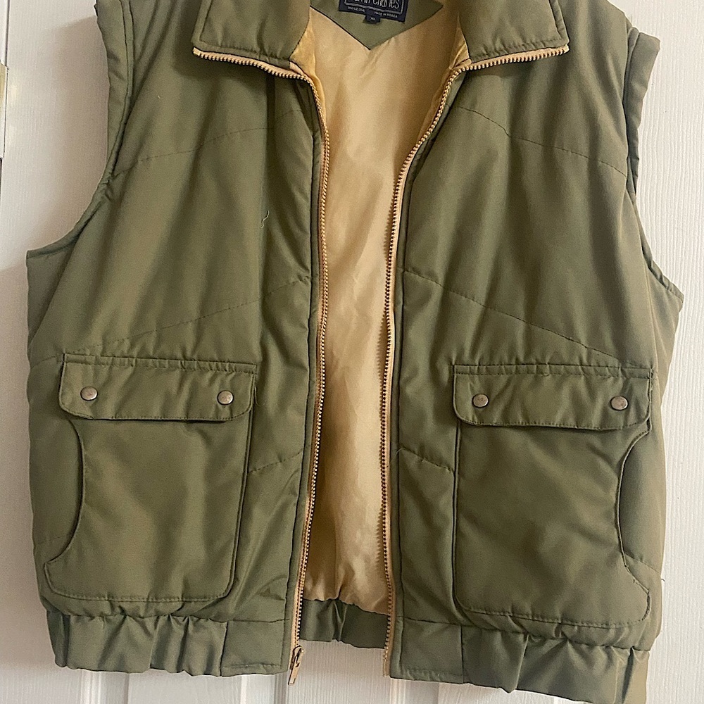 Man’s Calvin Charles Vests full zipper full. This vest has has only worn XL